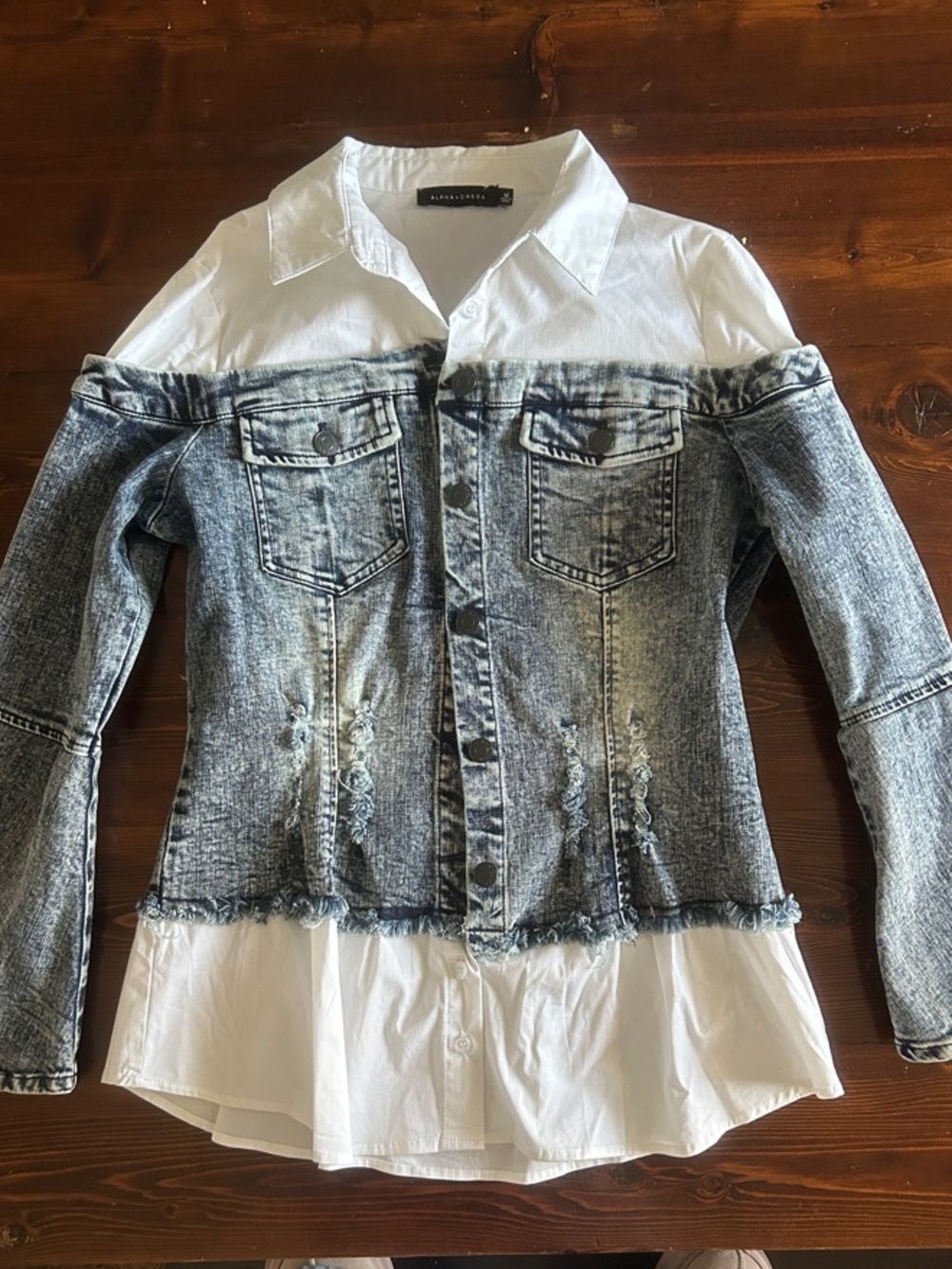 Off-Shoulder Acid-Wash Denim Jacket with White Shirt Layer - Picture 4 of 6